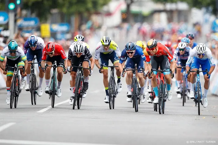 ploeg van ewan dient bij uci klacht in tegen uitkomst fotofinish