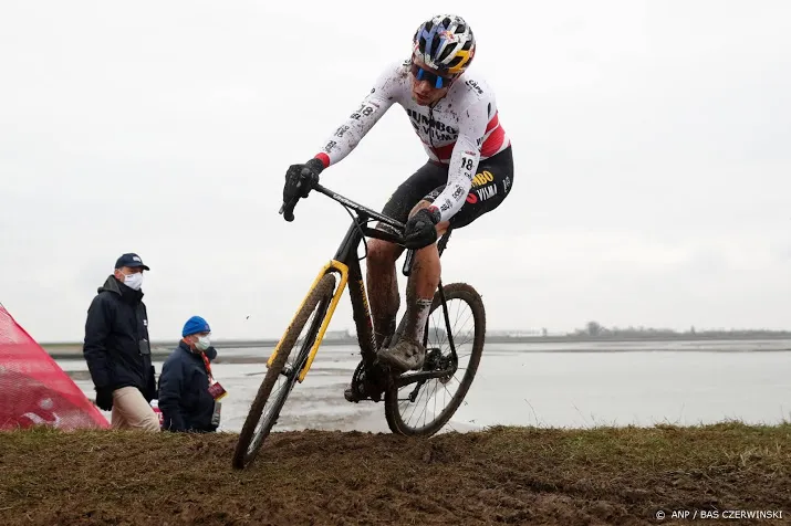 ploeggenoot van aert hoop voor dumoulin dat het goedkomt