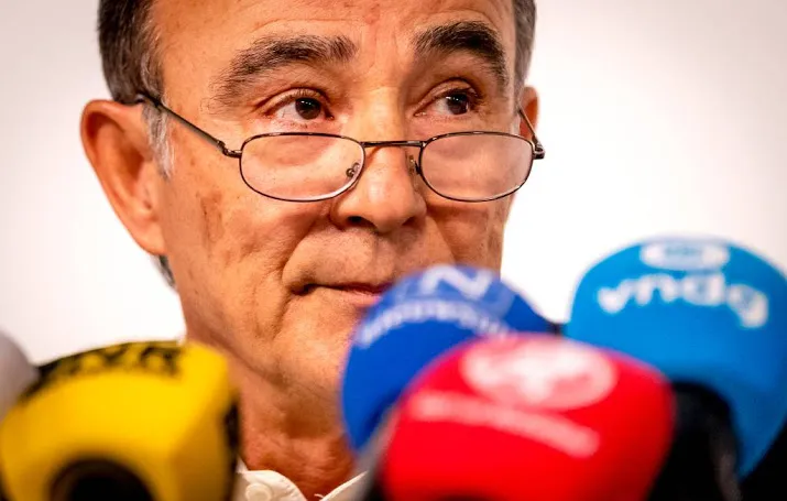 poch stelt staat aansprakelijk