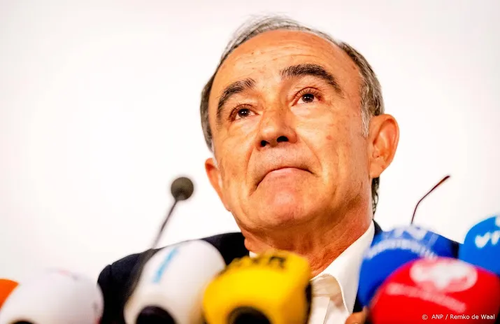 poch wil oud ministers horen over uitlevering