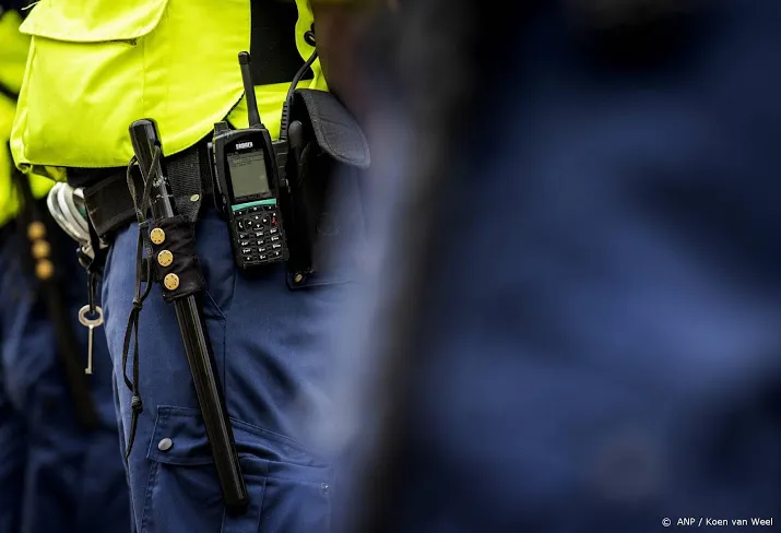 politie bij schoonvegen maastrichts park bekogeld