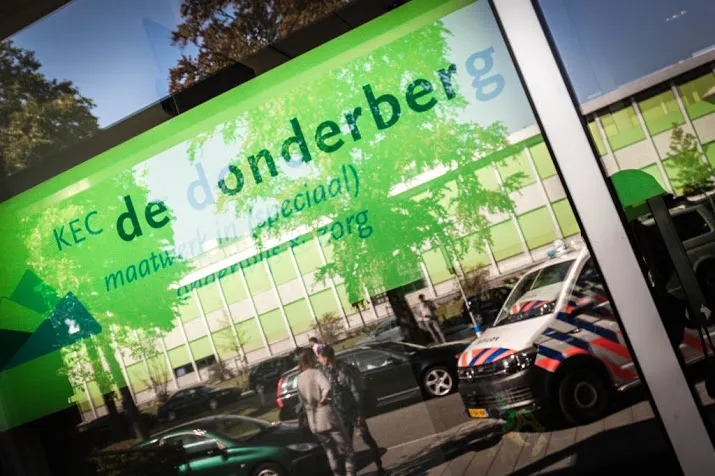 politie doorzoekt woning schietende scholier