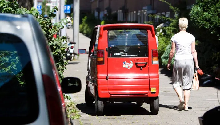 politie neemt gestolen brommobielen in beslag