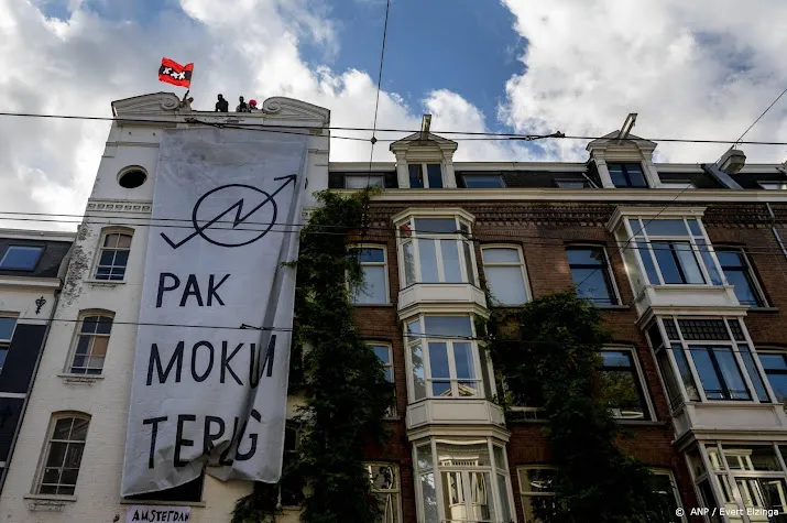 politie ontruimt kraakpand in binnenstad amsterdam