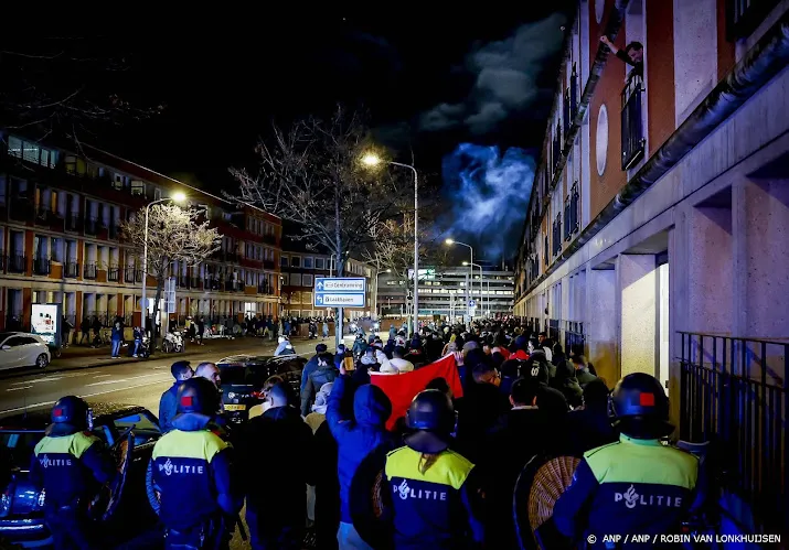 politie ontruimt locaties amsterdam en rotterdam na winst marokko