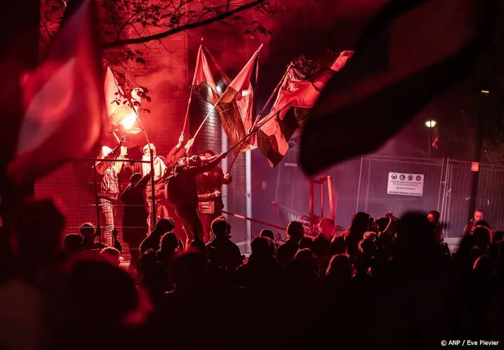 politie ontruimt protestkamp bij roeterseilandcampus uva