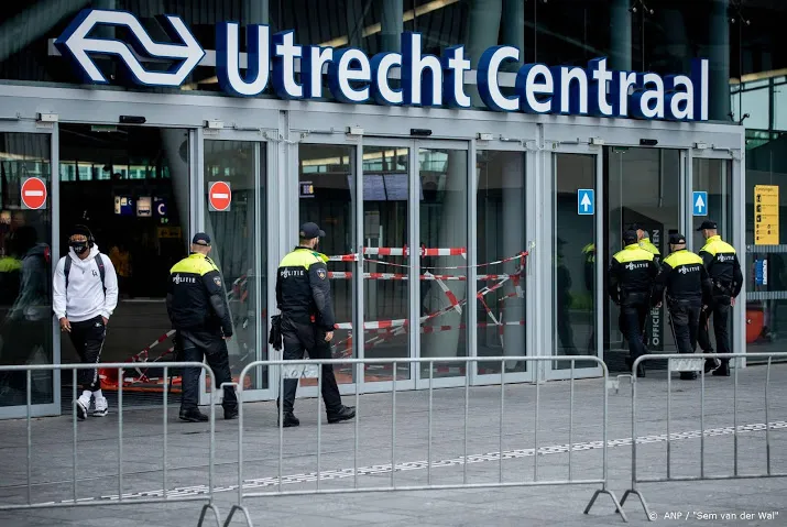 politie sluit uitgang station utrecht af