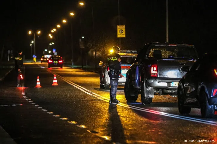 politie vergrendelt toegangswegen urk