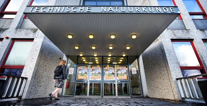 politie zoekt gewapende man op campus tu delft