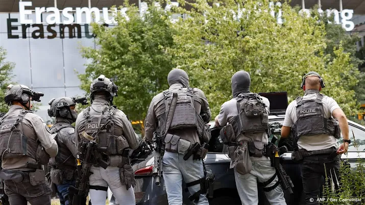 politie zoekt uit of schutter erasmus mc meer slachtoffers maakte
