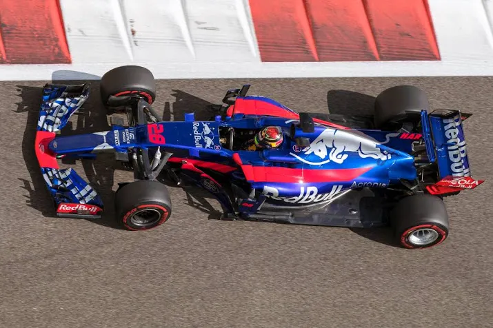 presentatie toro rosso op eerste testdag