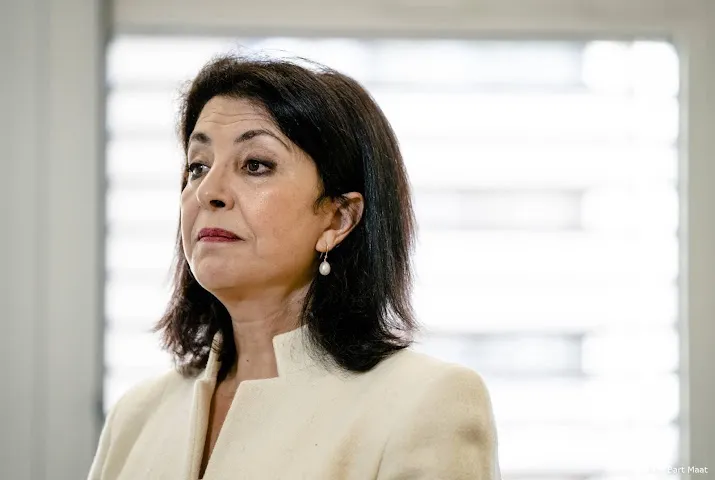 presidium doet aangifte lek maar zegt nog niks over vertrek arib