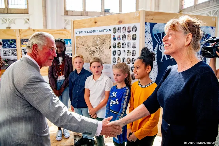 prins charles ontmoet arnhemse kinderen