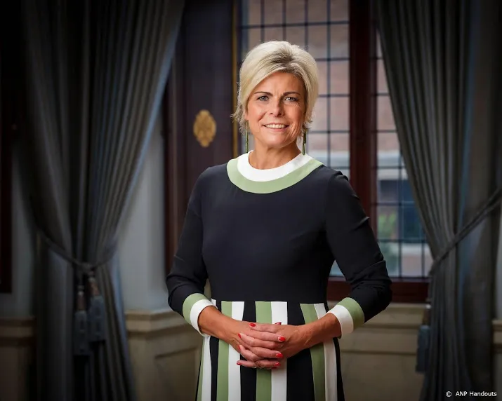 prinses laurentien begint coronaproof de nationale voorleesdagen