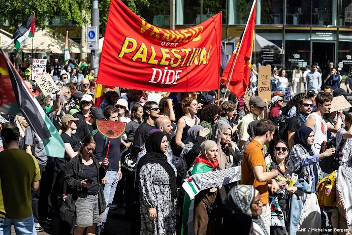 pro palestijnse mars eindigt op het museumplein in amsterdam