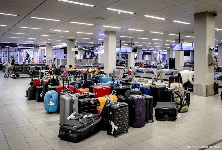problematiek achtergebleven koffers schiphol houdt aan