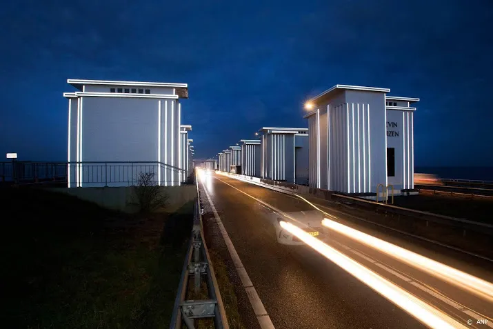 problemen bij sluizen en bruggen afsluitdijk