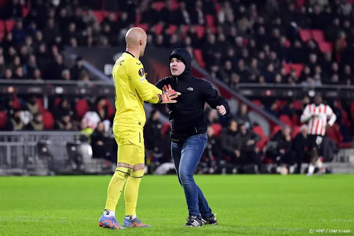 psver herinnert zich niets van aanvallen keeper sevilla