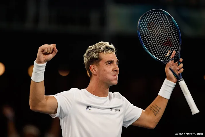 publieksfavoriet kokkinakis verrast tennisser roeblev in adelaide