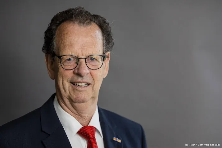 pvv draagt eigen senator gom van strien voor als verkenner