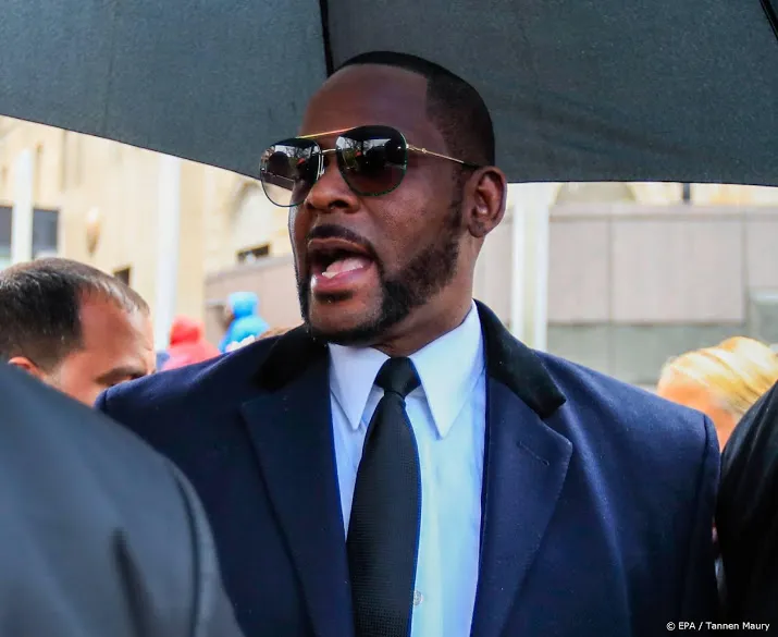 r kelly opgepakt vanwege prostitutie