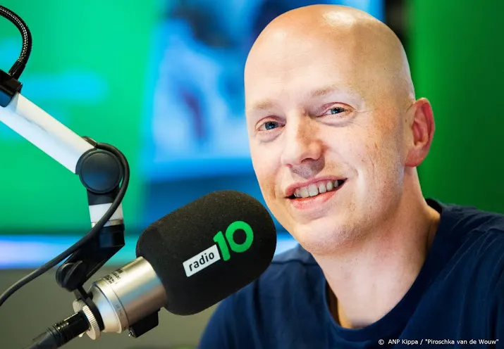 radio 10 dj lex gaarthuis niet vervolgd om coronalied