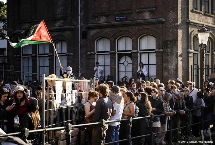 rechter spreekt uva demonstrant vrij van geweld tegen politie