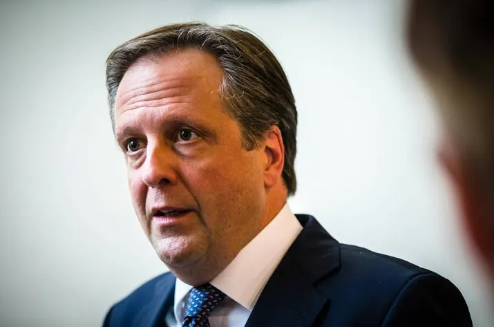 rechts pechtold moet weg om duur cadeau