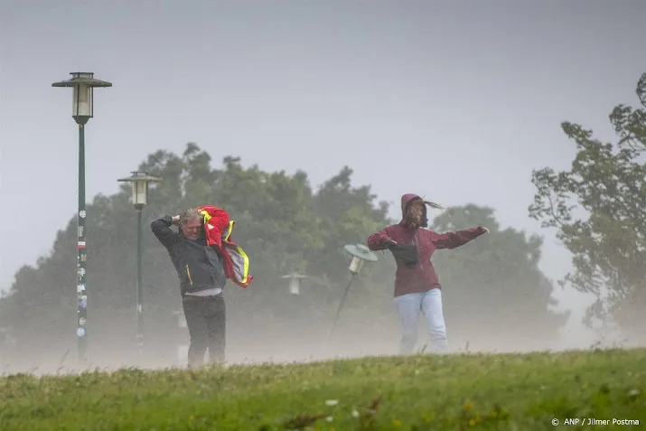 regen storm poly doet amper wat voor droogte