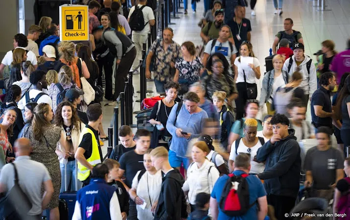 reizigers schiphol hoeven nog niet buiten te wachten