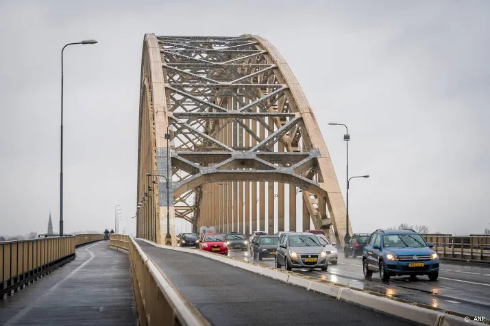 renovatie waalbrug van start