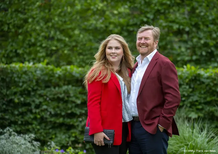 republiek laat amalia gewoon een 18 jarige zijn