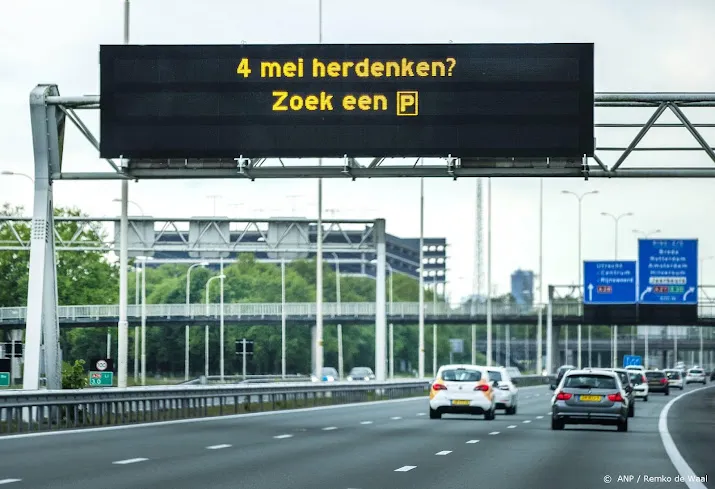 rijkswaterstaat stop niet op vluchtstrook om doden te herdenken