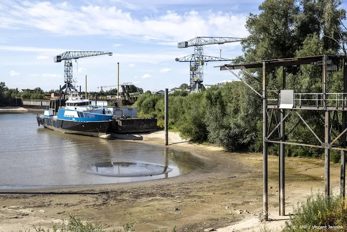 rijn nadert laagste waterstand ooit