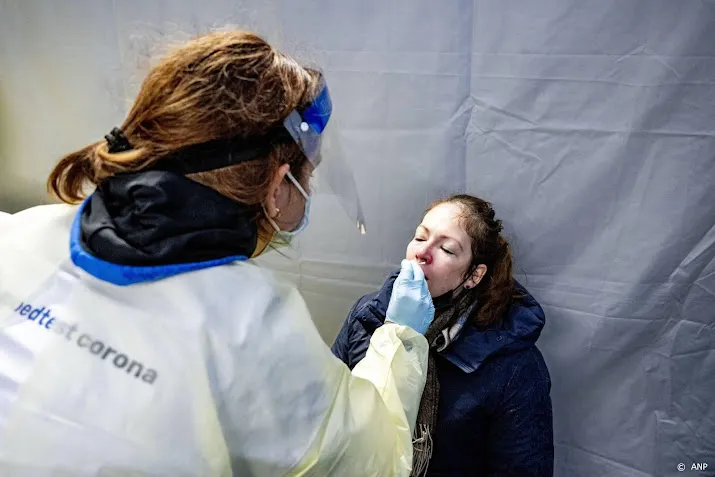 rivm piek van zomergolf coronavirus mogelijk in zicht
