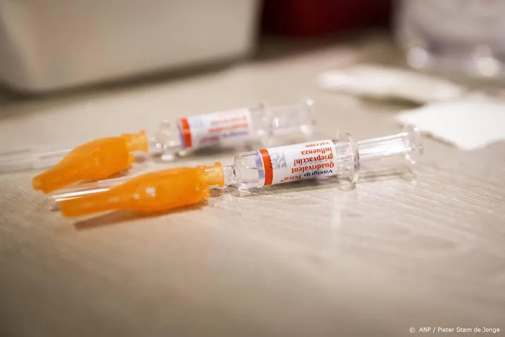 rivm slaat royaal extra griepprikken in