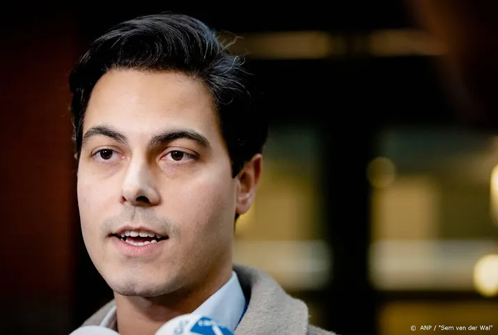 rob jetten leest haattweets voor op dag tegen homofobie