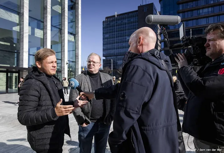 roddelpraat moet uitzending over famke louise offline halen