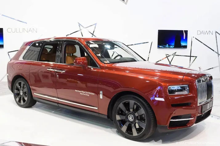 rolls royce in trek na lancering terreinwagen