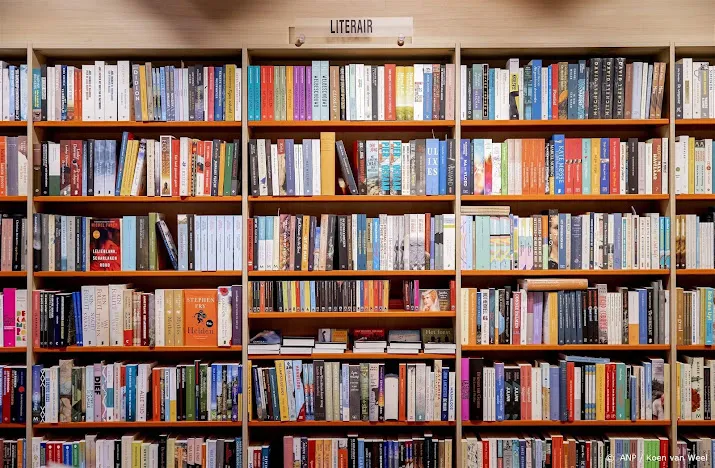 rooseboom doet kinderboekenweekgeschenk lammers maakt gedicht