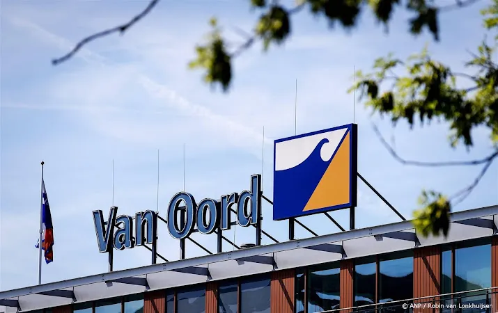 rotterdams van oord plaatst fundering windmolens voor kust polen