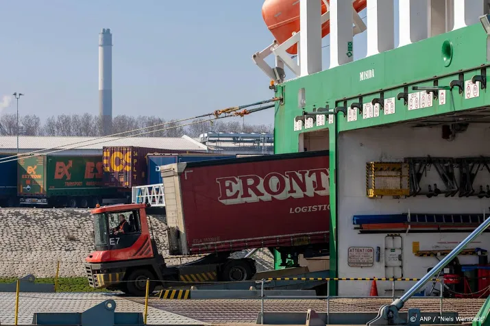 rotterdamse haven begint gevolgen coronavirus te voelen