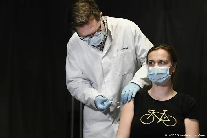 ruim 13 000 huisartsen gevaccineerd met moderna