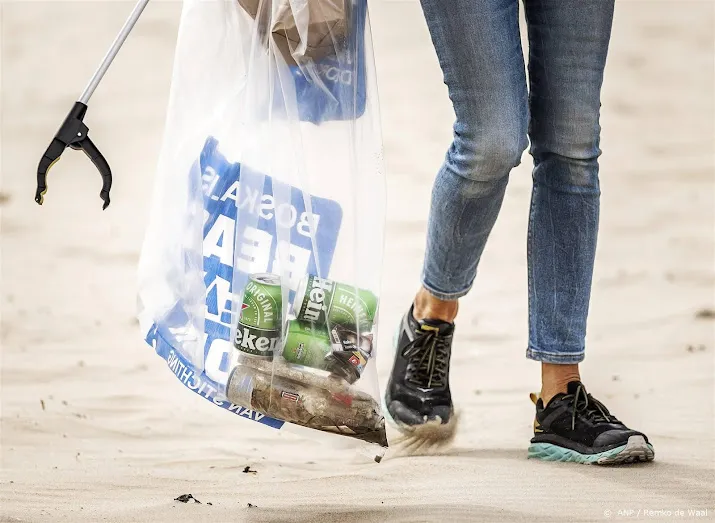 ruim 227 kilo strandafval opgeruimd tijdens aftrap beach cleanup