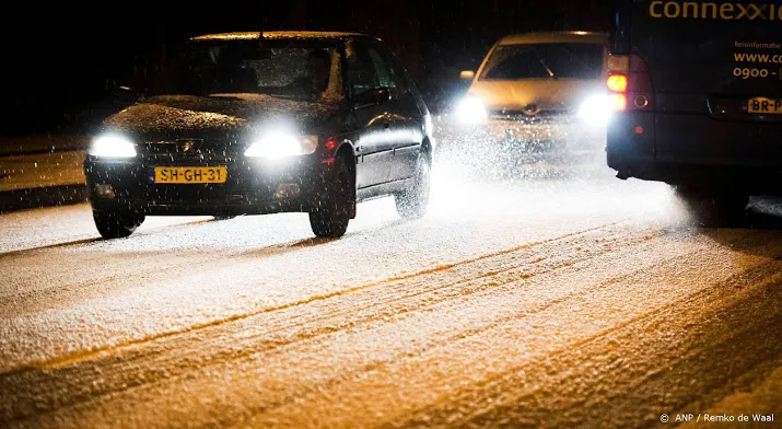 ruim 350 kilometer aan files door gladheid