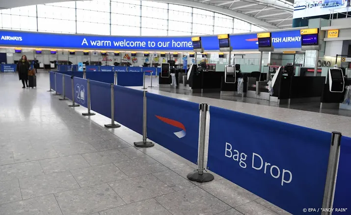 ruim de helft minder passagiers op heathrow in maart