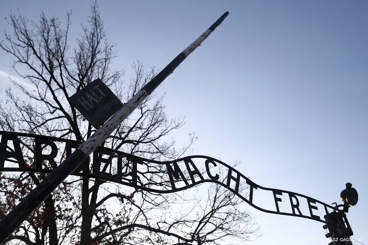 ruim helft kamerleden naar naziconcentratiekamp auschwitz