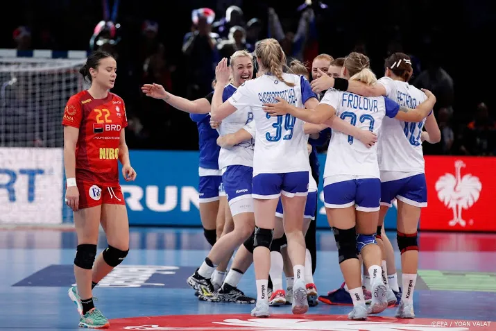 rusland overtuigend naar finale ek handbal