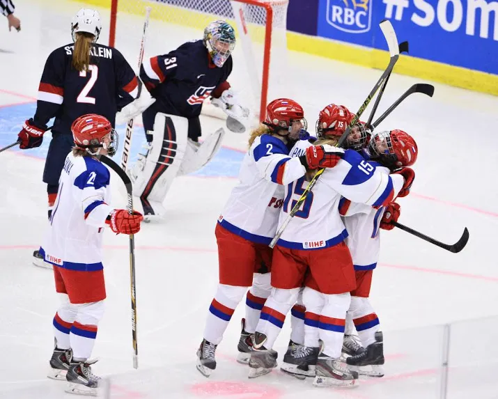 russische ijshockeysters levenslang geschorst