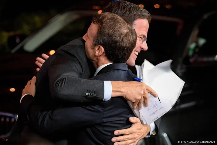 rutte bij parade parijs op quatorze julliet
